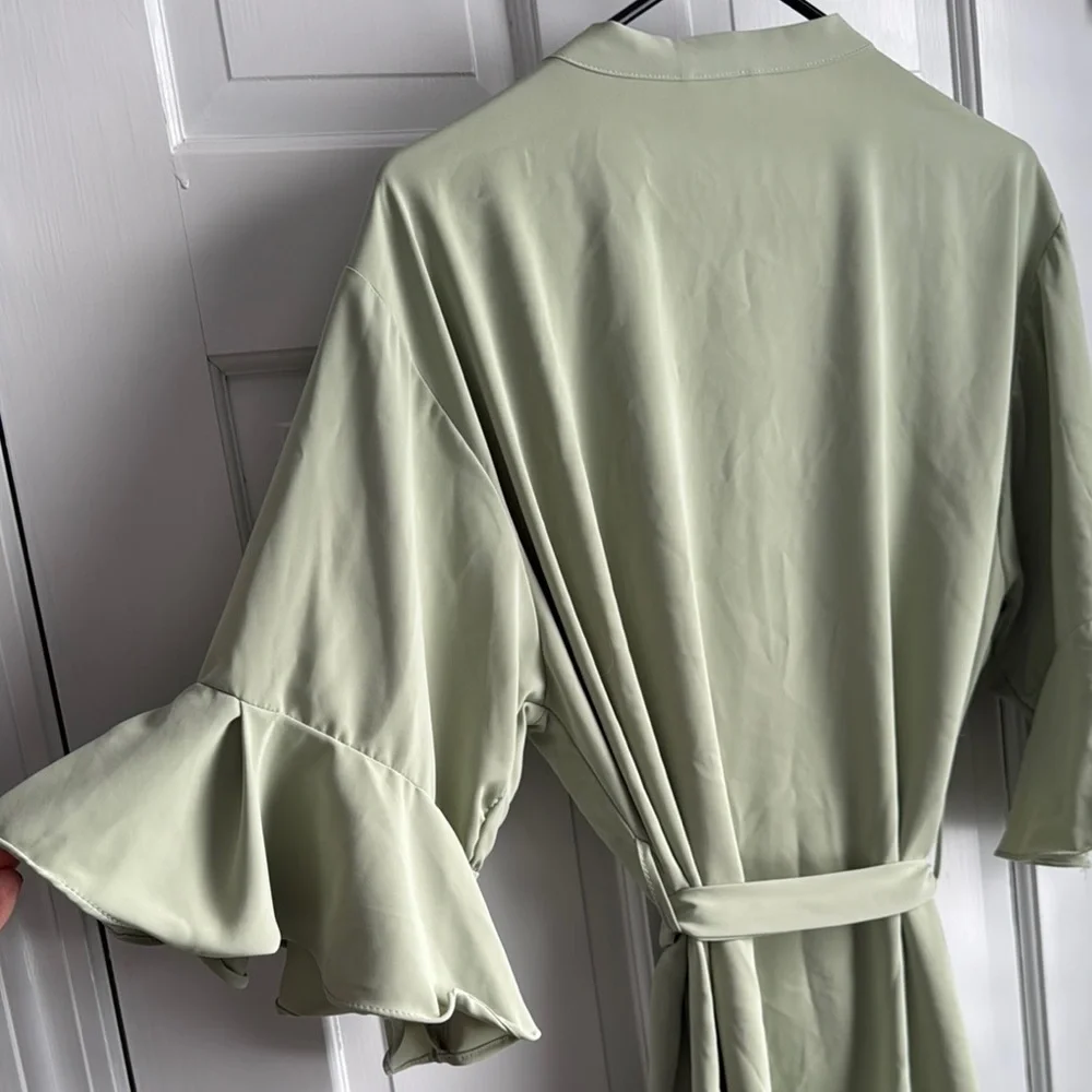Women's Green Ruffle Sleeve Robe - Picture 3 of 4